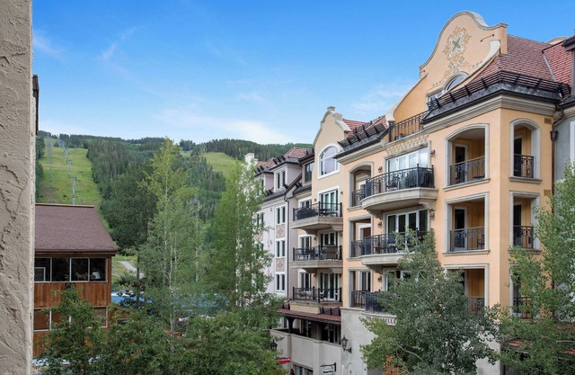 100 ÉTAPES À GONDOLA! PLATINUM 5 ÉTOILES 2BD / 2BA CONDO AU COEUR DE LIONSHEAD !!