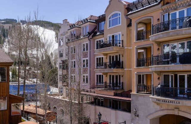 100 ft. to Gondola! Heart of Lionshead! Views, Fireplace, Balcony, Parking!