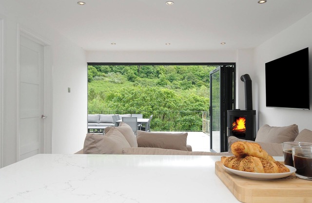 100 Hillside Villas