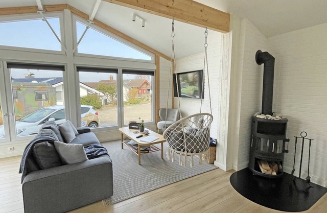Our extensively renovated and modern bungalow "Schlei-Idyll" with maritime details, as well as a small garden area with terrace for your well-deserved time out, is located within sight 100m from the beautiful Schlei