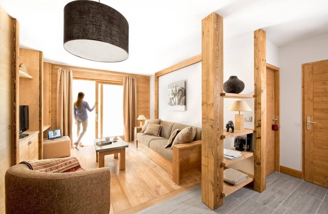 150m du centre station, remise en forme, piscine, sauna, hammam, balcon, télévision, 40m², Tignes