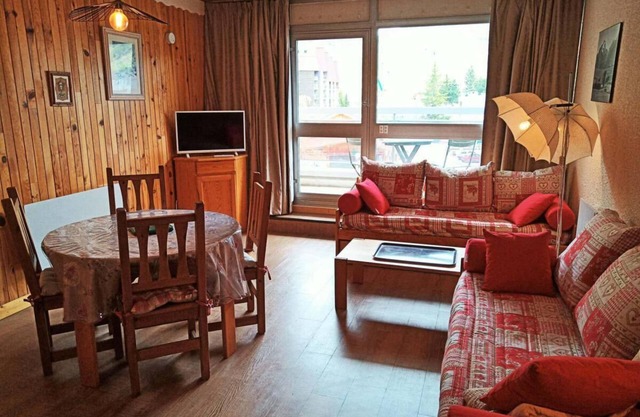 50m du centre station, 1er étage, vue pistes de ski, balcon, télévision, casier à ski, 32m²