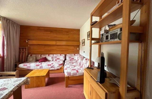 A 100m de las pistas de esquí, 2.o piso, vista pistas, piscina, balcón, tv, local para esquís, 35m²
