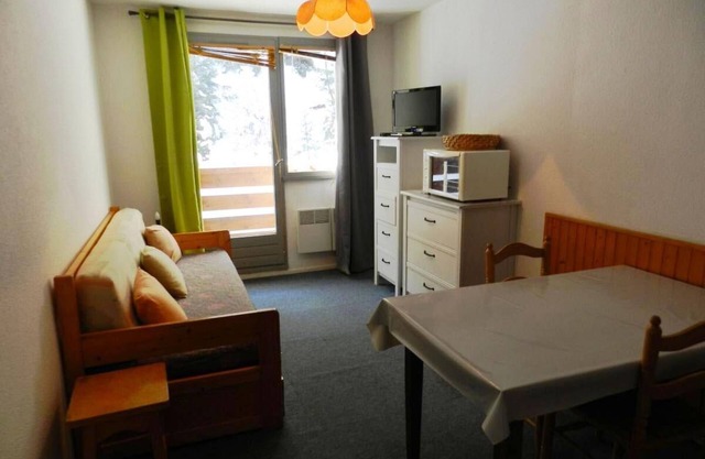 100m du centre station, vue vallée/pistes de ski, balcon, parking, casier à ski, 18m², Les 7 Laux