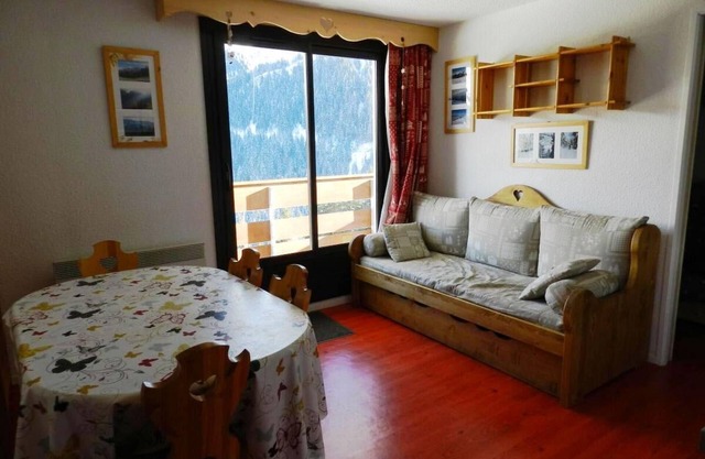 100m du centre station, vue pistes de ski/vallée, balcon, parking, casier à ski, 30-32m², Les 7 Laux