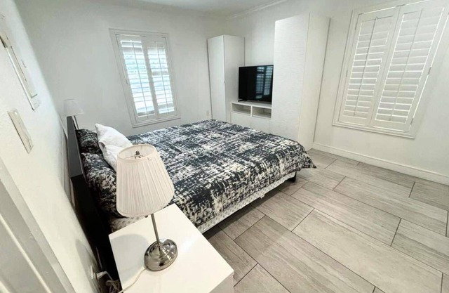 Appartement moderne récemment rénové avec climatisation et parking