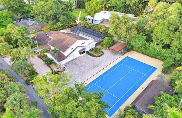 10BR Estate 2 Homes Tennis Pool