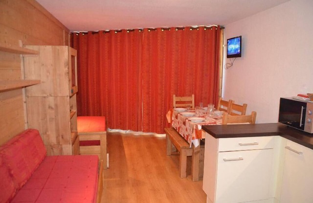 200m du centre station, 6ème étage, balcon, télévision, casier à ski, 36m², Les Menuires