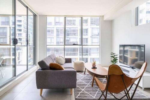 10M Lovely 2Bedroom Abnb Apartment near Airport & City with Free parking