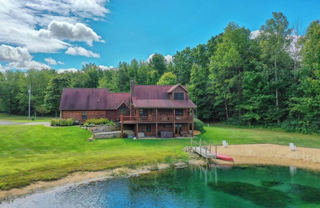 11 Acre Wood - Cabin getaway - fishing/swimming pond - hot tub