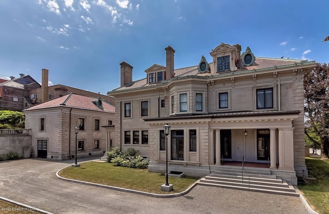 11 Bedroom 33 beds Woolworth Mansion in Scranton