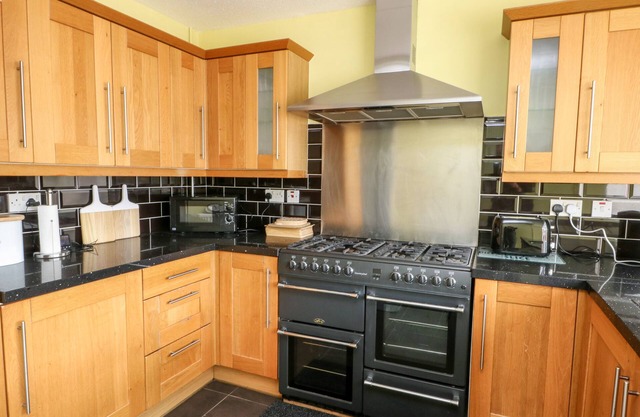 11 Bro Celyn, LLANGEFNI
