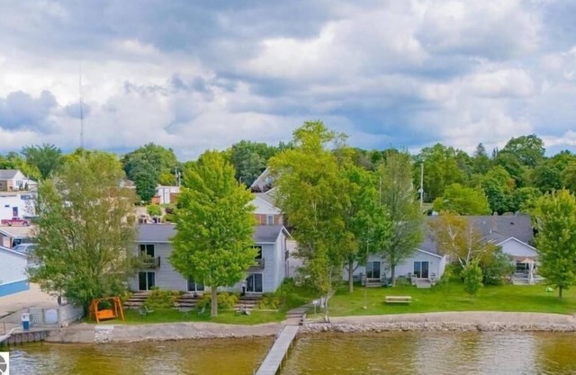 11 Family Lakefront Studios on Lake Missaukee - Sleeps 40
