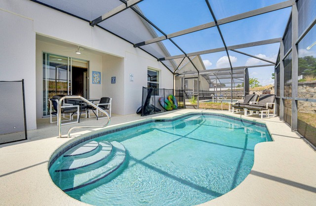 11 Mi to Disney: Home w/ Pool in Davenport!