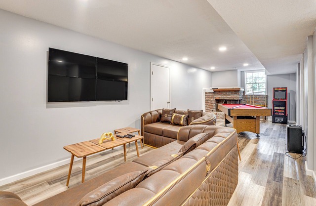 11 Mi to Dtwn Birmingham: Home w / Pool Table!