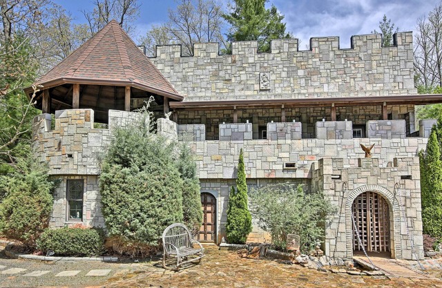Murphy «Castle of Joy» sur 11 acres avec bain à remous!
