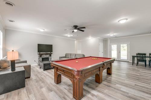11 Mi to Fort Lee 30-Acre Retreat with Scenic Views