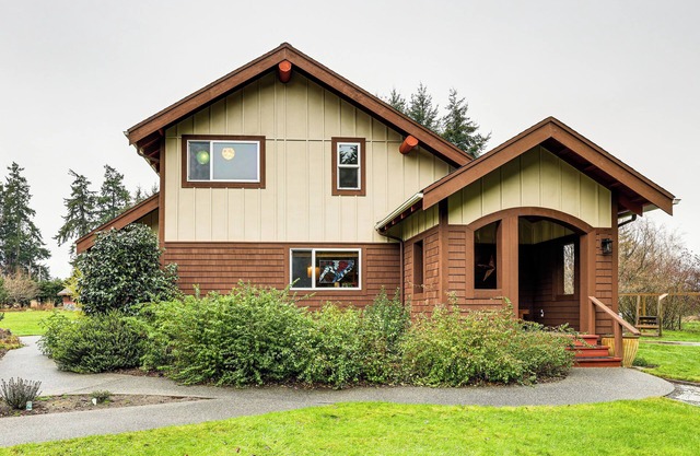 11 Mi to Olympic National Park: Home w/ Deck!