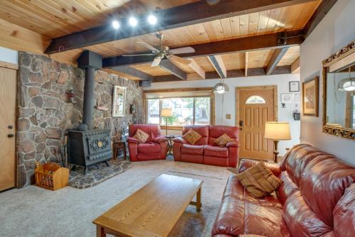11 Mi to Ski Resorts! Lake Tahoe Gem with Pool Table