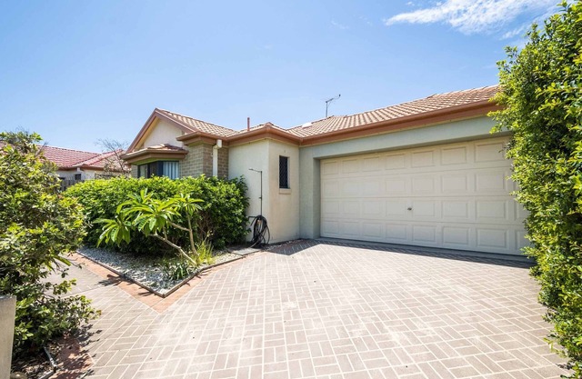 11 OCEANIA COURT, 400m from beautiful Pippi Beach- Pet Friendly