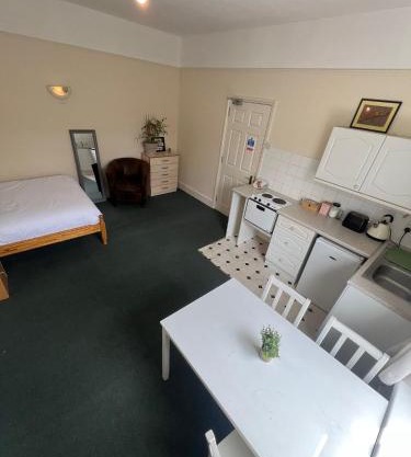 11 Tabor Grove Room 6