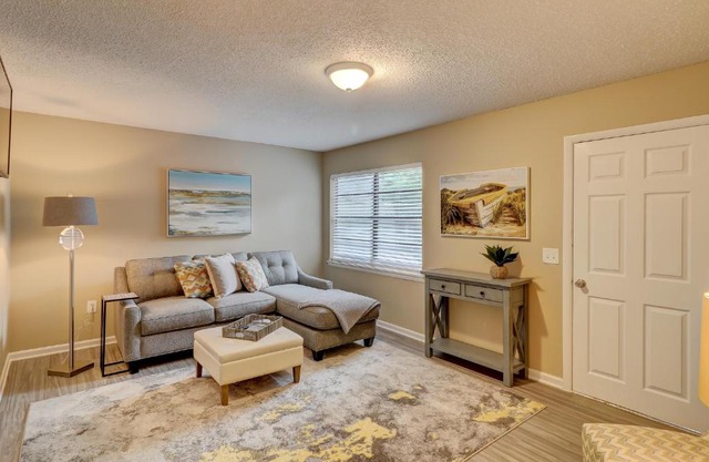 #111 Elaborate Condo Ideal Location 2BRM/2 Parking