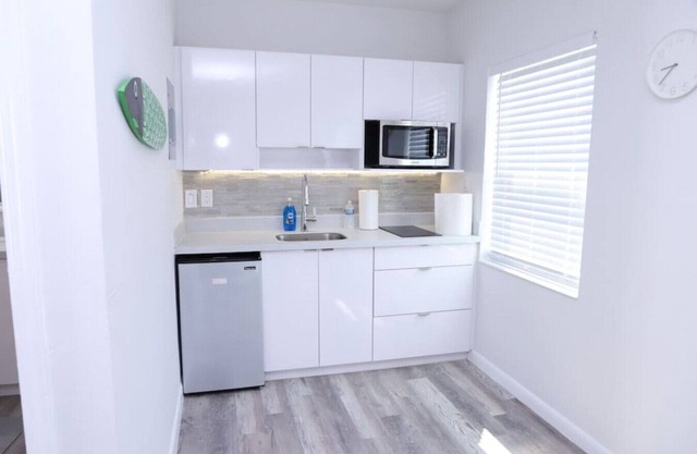 1113 Douglas rd · Cozy Studio w/ parking & private patio w/ BBQ