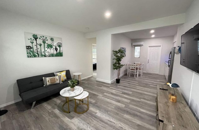 1117 Apt 3 · 1bed/1bath apt w/ parking & patio great location !