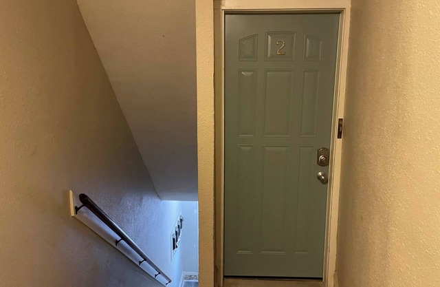 1129 #2 / Charming 1-bedroom apartment with WiFi, AC, Free parking