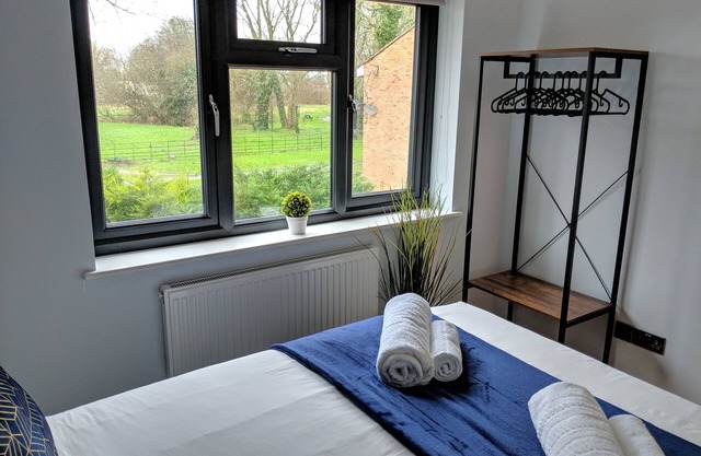Excellentstays - Crown Meadow - 4 Bedroom House