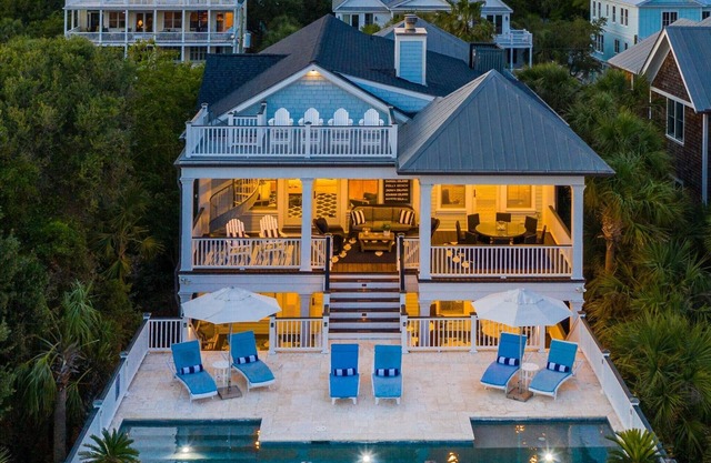 Maison de luxe personnalisée - 7 Bdrm, vue sur l'océan, piscine privée chauffable, ascenseur