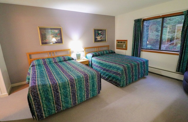 Chambre standard avec deux lits doubles