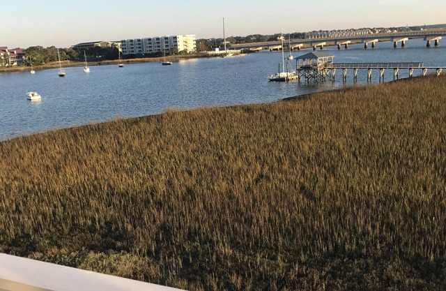 118 Waters Edge ~ Beautiful River View ~ 3bd / 3ba ~ Piscine communautaire