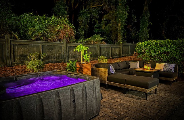 (119) Heated Pool, Hot Tub, Walk to the Beach, Elevator, EV Charger