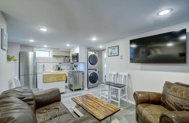 11th Street Chic EcoRetreat with Brookinen Sheets Private Entrance & Fenced Yard