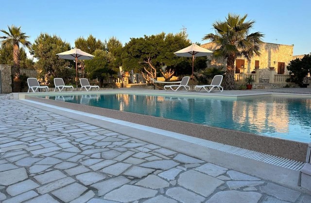 Villa de luxe avec jacuzzi extérieur pour 10/12 personnes.