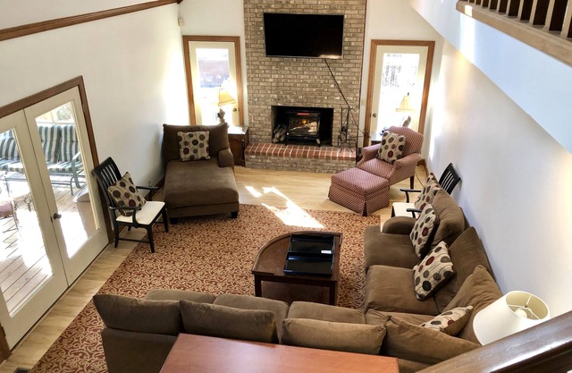 THE SHIRE -10/11 bdrm ~ 44ppl 6 millas Chatt. ~ 2 Houses TUB CALIENTE XL 900 pies cuadrados de plataforma