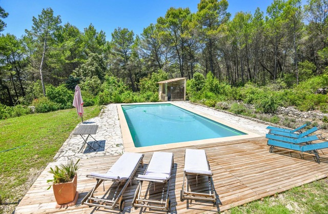 Maison 12 couchages avec piscine et pinede à 12 min du centre d'Aix en Provence.