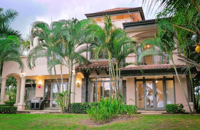 GRAND DOMAINE, 3 PISCINES, VUES SUR OCÉAN , EVENTS, PINGPONG, SRVC CONCIERGE,
