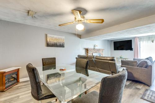 12 Mi to Dtwn St Louis Family Home with Fireplaces!