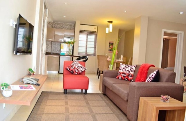 12 Minutes from Kwame Nkrumah Memorial Park 2BDR apartment/2.5 Bathrooms