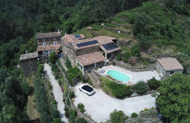 Maison 12 pers avec piscine, terrasse couverte, barbecue, commerces à proximité