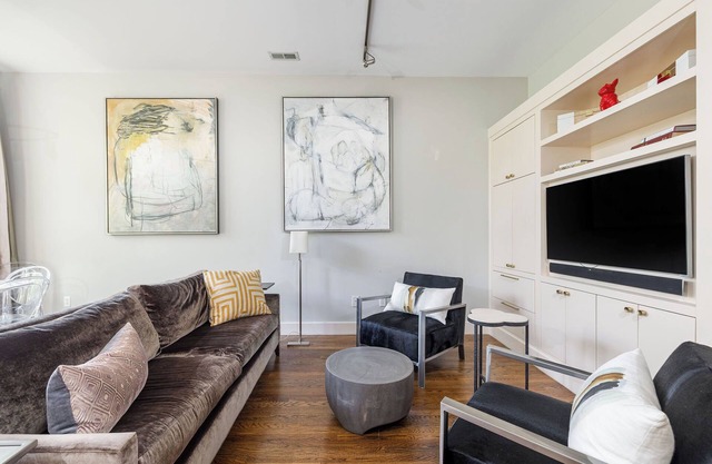12 South Townhouse - Outstanding Location! Uniquely Furnished 2 Bedroom/2 Bath