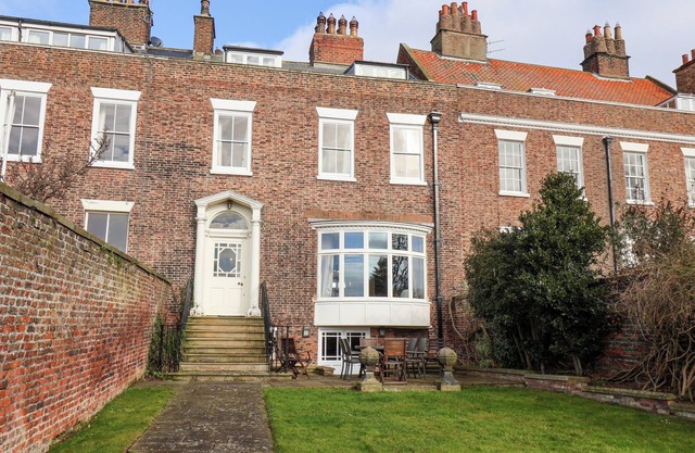 12 ST HILDA'S, animaux de compagnie, avec feu ouvert à Whitby, Ref 1015801