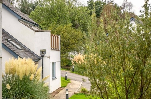 12 Villa Gallery - a cottage that sleeps 4 guests in 2 bedrooms