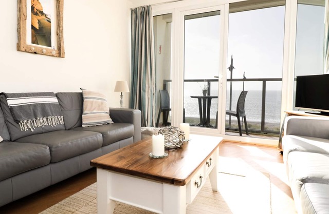 12 West End Point, PWLLHELI