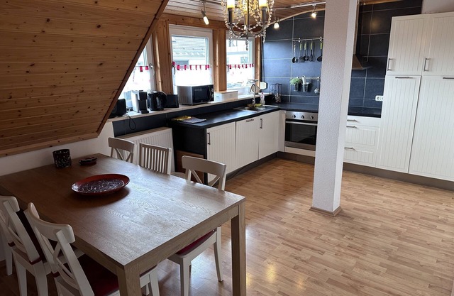 120 m² grand, moderne, bien situé appartement, avec balcon