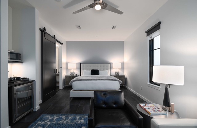 121 Hotel by AvantStay | Chic & Modern 2 BDR Superior Suite In Ideal Nashville!