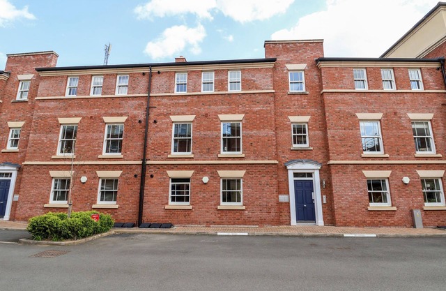 122 THE OLD MEADOW, family friendly, with a garden in Shrewsbury
