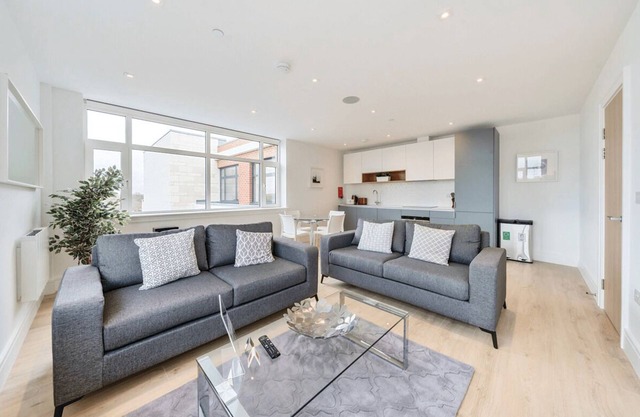 125 Syward Place - 2 bedroom apartment